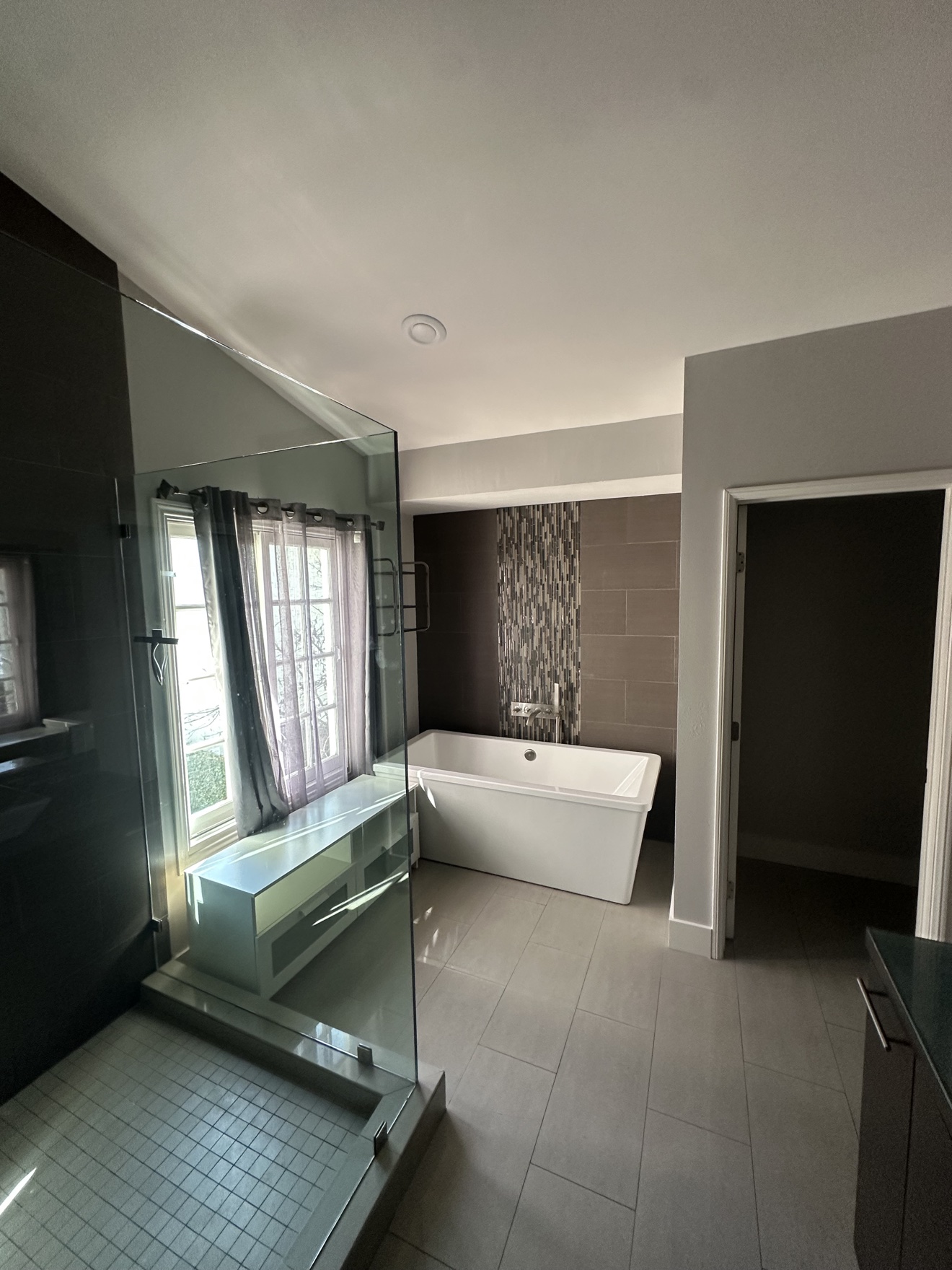 Lake Forest master bathroom remodel by Tiannuo Construction - tub (before)
